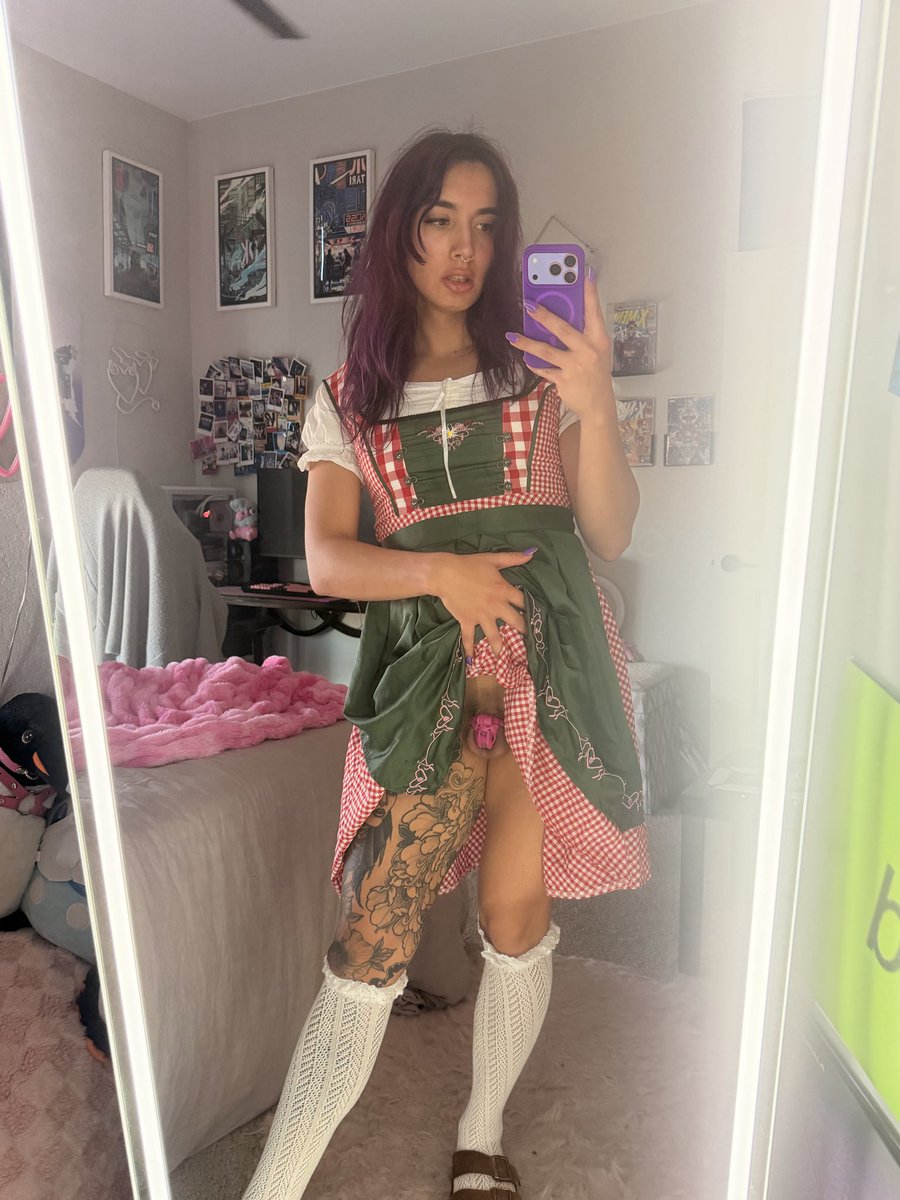 chastity_charli's tweet photo. Locktober fest 🍻 https://t.co/of2dsnP8ee