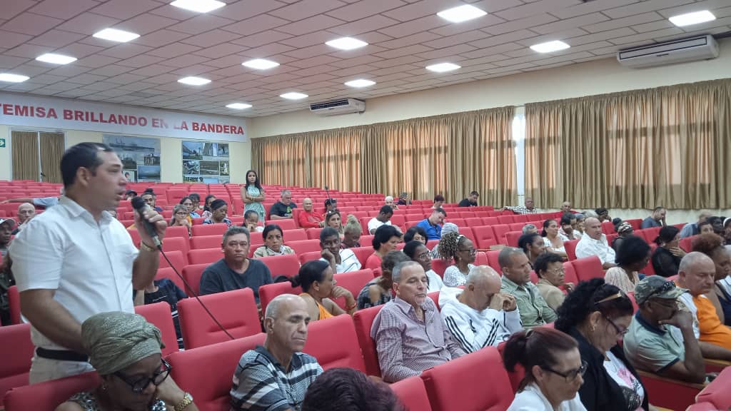 DiarioArtemisa's tweet photo. La #AMPP en #ArtemisaJuntosSomosMás  aprobó la rendición de cuentas del CAM (https://t.co/WrudQInNLP semestre 2026) y el Anteproyecto del Plan de la Economía 2027, con la presencia de autoridades del @PartidoPCC , el @GobiernoArt  y delegados de base. 🔗https://t.co/AtckuN9Aid https://t.co/8sYYW80hEb