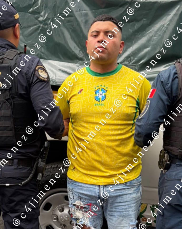 c4jimenez's tweet photo. PELEA con SUS VECINOS… y le CLAVAN un CUCHILLO en el OJO
Así acabó el ojo de Pedro Ramírez
Tuvo una riña con sus vecinos de la Col Sta Lucia en @AlcaldiaAO 
Uno de ellos tomó un cuchillo y se lo clavó así.
Agentes de @SSC_CDMX detuvieron a 2 de los agresores.
Llevaron a Pedro al hospital.