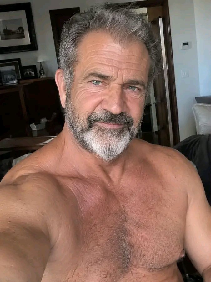 Melgibsonmove's tweet photo. Be honest with me, am I still your favorite person? 💔🥹 Yes or no? https://t.co/XgufOmJVrM