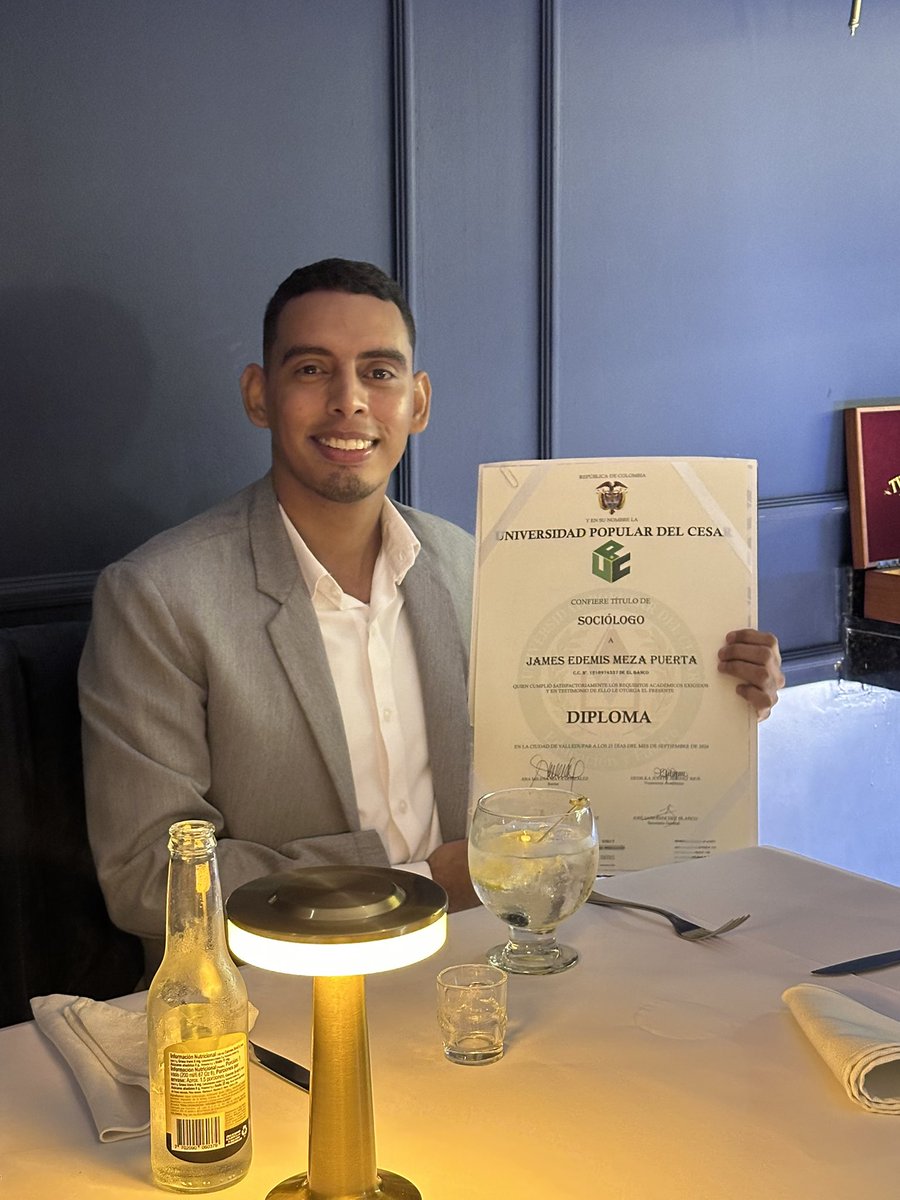 Edemis__'s tweet photo. Oficialmente este usuario es Sociólogo.👨‍🎓 https://t.co/Z6KfpTXdzJ