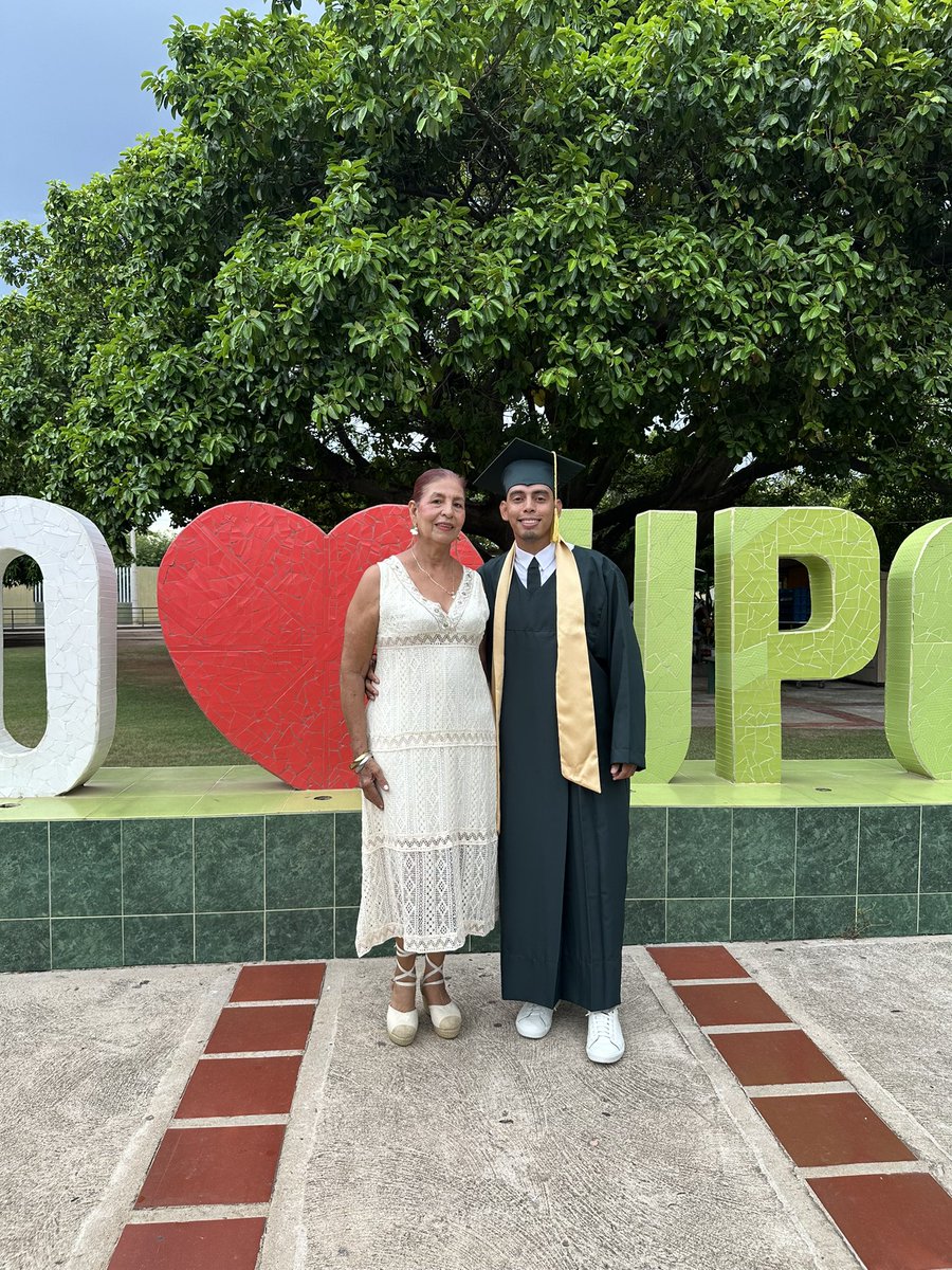Edemis__'s tweet photo. Oficialmente este usuario es Sociólogo.👨‍🎓 https://t.co/Z6KfpTXdzJ