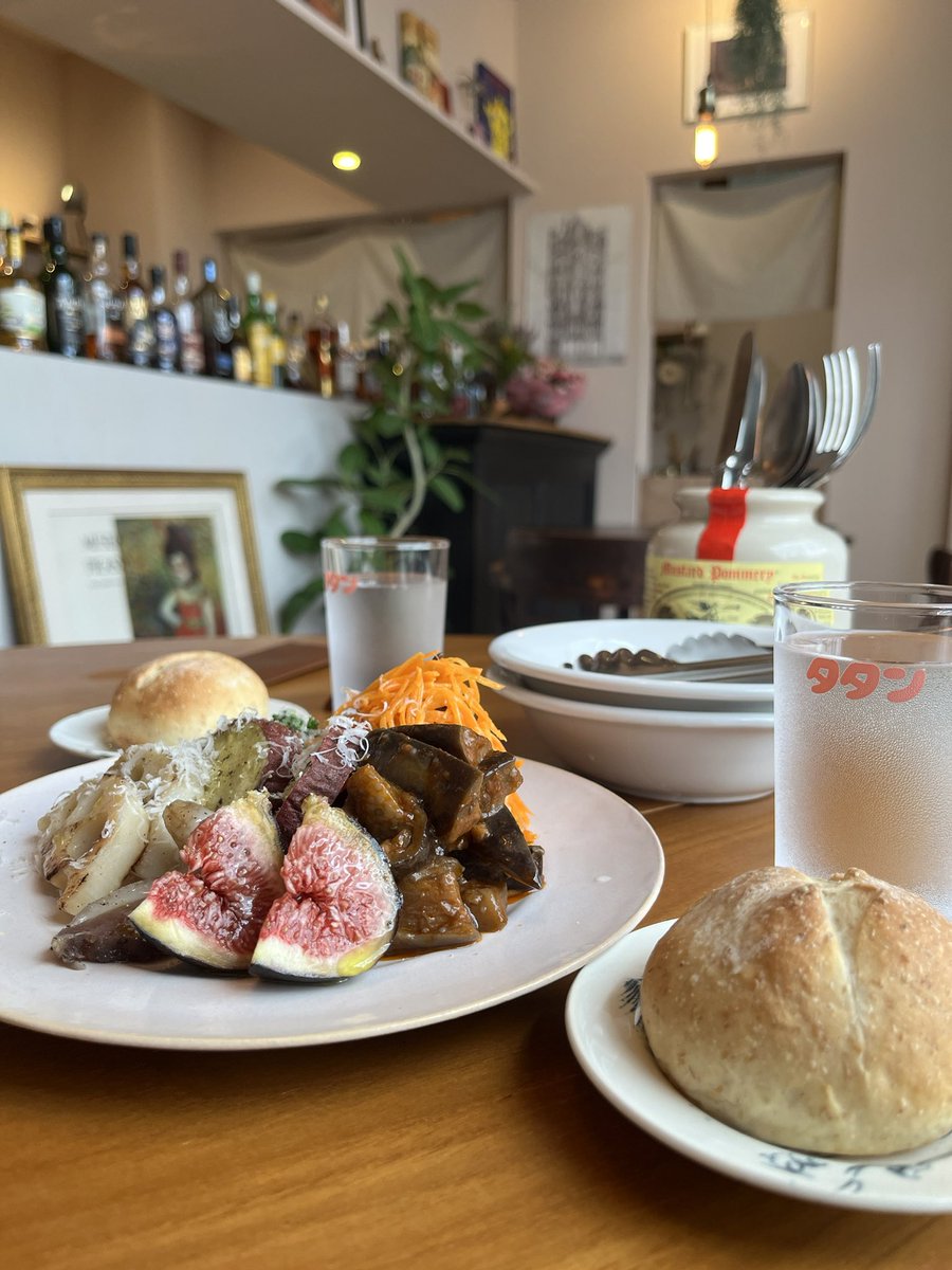 hp_wrbc's tweet photo. @momomachoire ruriさん昨日はありがとうございました🍎全ー部、ずーっとおいしくて、素敵空間で、とっても幸せでした🥰食べながら何度「なくなっちゃうね…」と言ったことか…笑
お会いできたのも嬉しかった〜！✨また行きますね🫶🏻 https://t.co/HecbaeDKqL