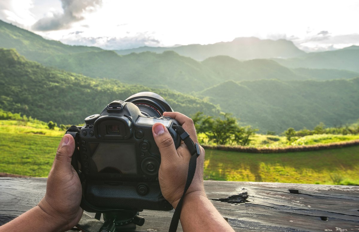 ReinaBonkowski's tweet photo. New to photography Start here: Master the rule of thirds, turn on grid lines, and shoot 10 photos a day. Progress beats perfection. https://t.co/aTA9tdhrD1