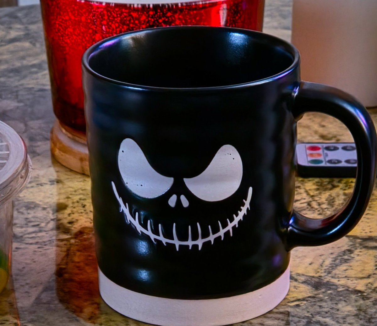 artlisa84's tweet photo. My mom won this mug tonight and gave it to me 😁😁😁 https://t.co/Bzhhh7EKVU