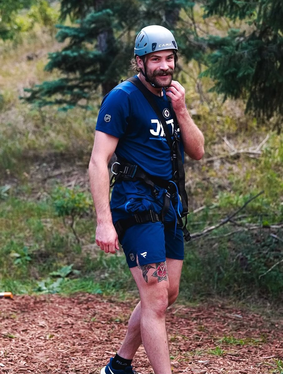 mem0mi's tweet photo. He is so happy to do an aerial obstacle course :) https://t.co/WnRy4rPfTf