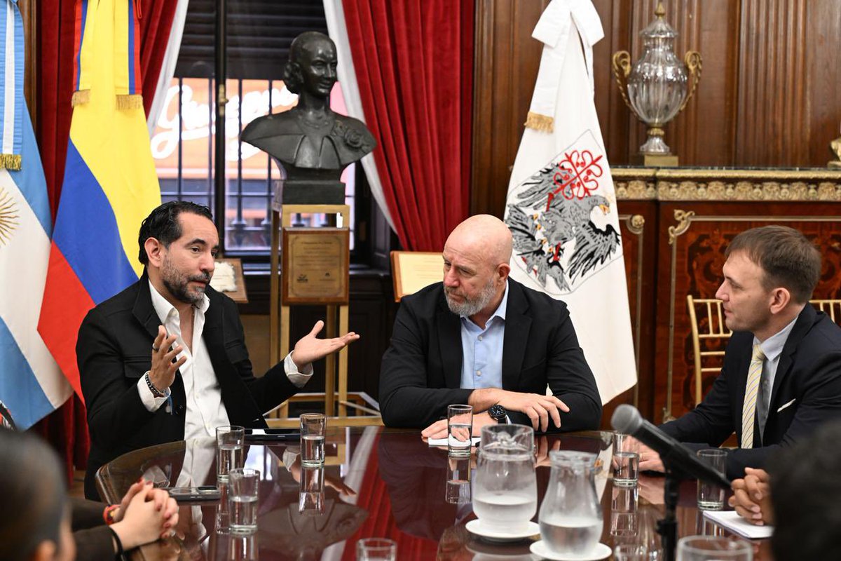 RolandoGonGa's tweet photo. Tuve una gran jornada durante esta semana. Intercambio de conocimientos en materia de movilidad, cultural y escuché además con mucho detenimiento lo que hacen tributariamente las ciudades de Asuncion (Paraguay) y Buenos Aires (Argentina). Pronto les contaré el resumen. https://t.co/Tv17sor13o