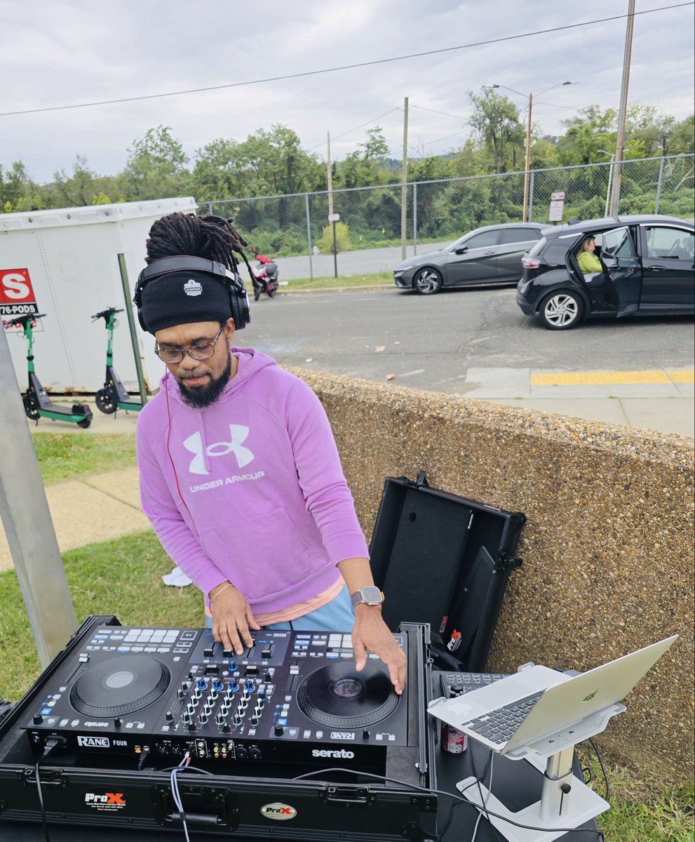 CaddyTheDj's tweet photo. CaddyTheDj play today at a Women’s Shelter in DC for their Community Kickback event. It was a great day🙌🙌 https://t.co/qXuN5MlsLJ