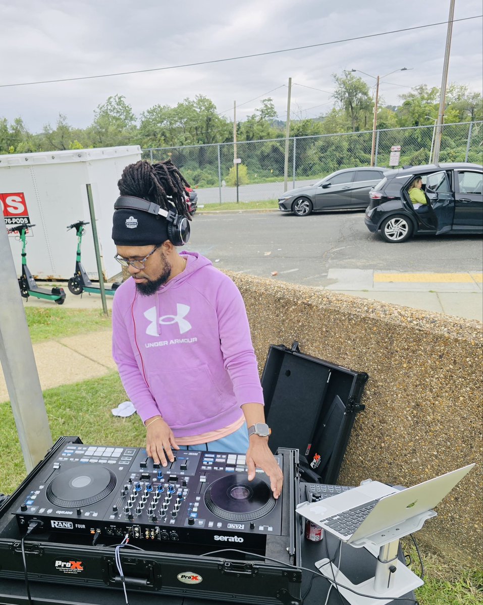 CaddyTheDj's tweet photo. CaddyTheDj play today at a Women’s Shelter in DC for their Community Kickback event. It was a great day🙌🙌 https://t.co/qXuN5MlsLJ