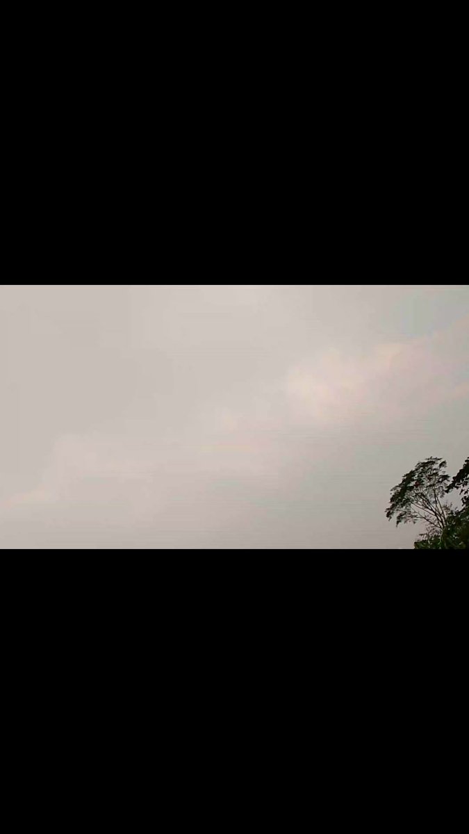 DelilahCalma's tweet photo. A faint rainbow suddenly appeared in the sky. https://t.co/NAgU6W7IR3
