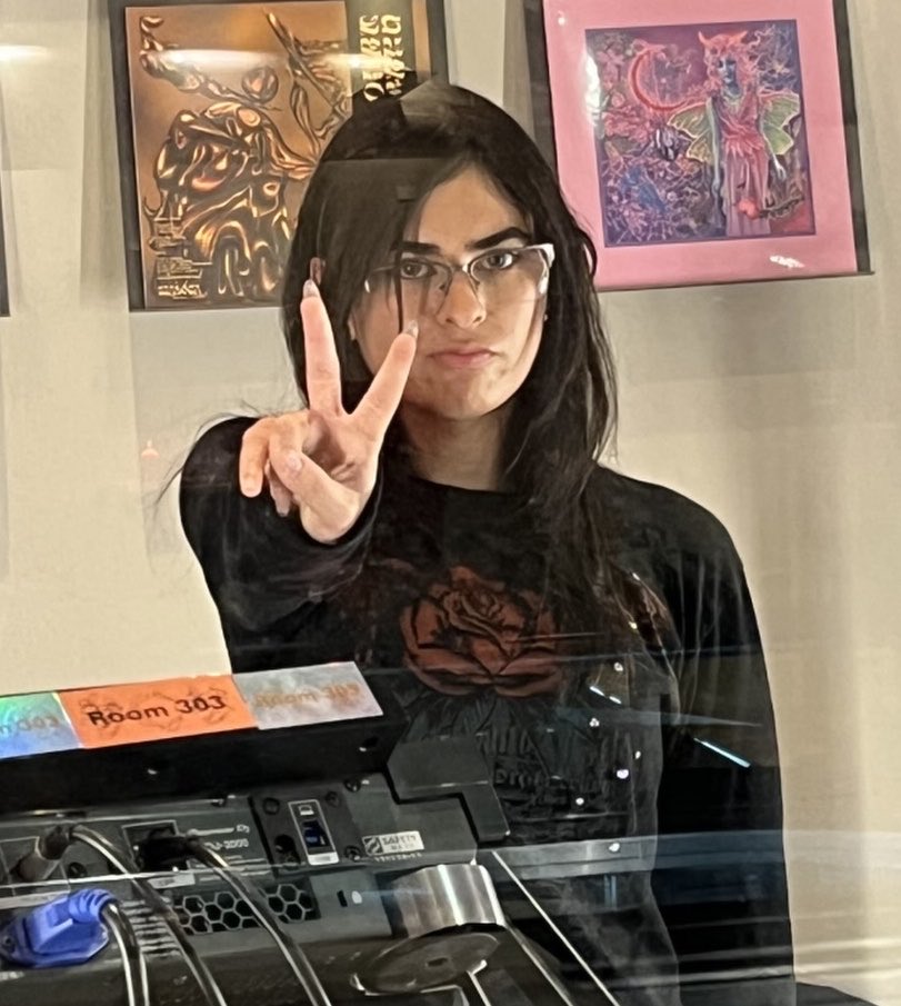 apriloverdosed's tweet photo. this look on her is everything i really love that shirt on her so bad https://t.co/2DmQaDmaWM