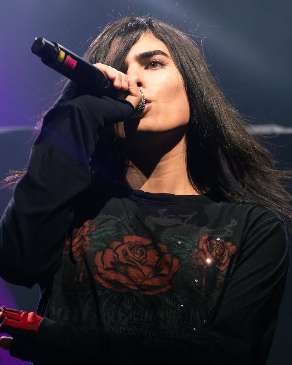 apriloverdosed's tweet photo. this look on her is everything i really love that shirt on her so bad https://t.co/2DmQaDmaWM