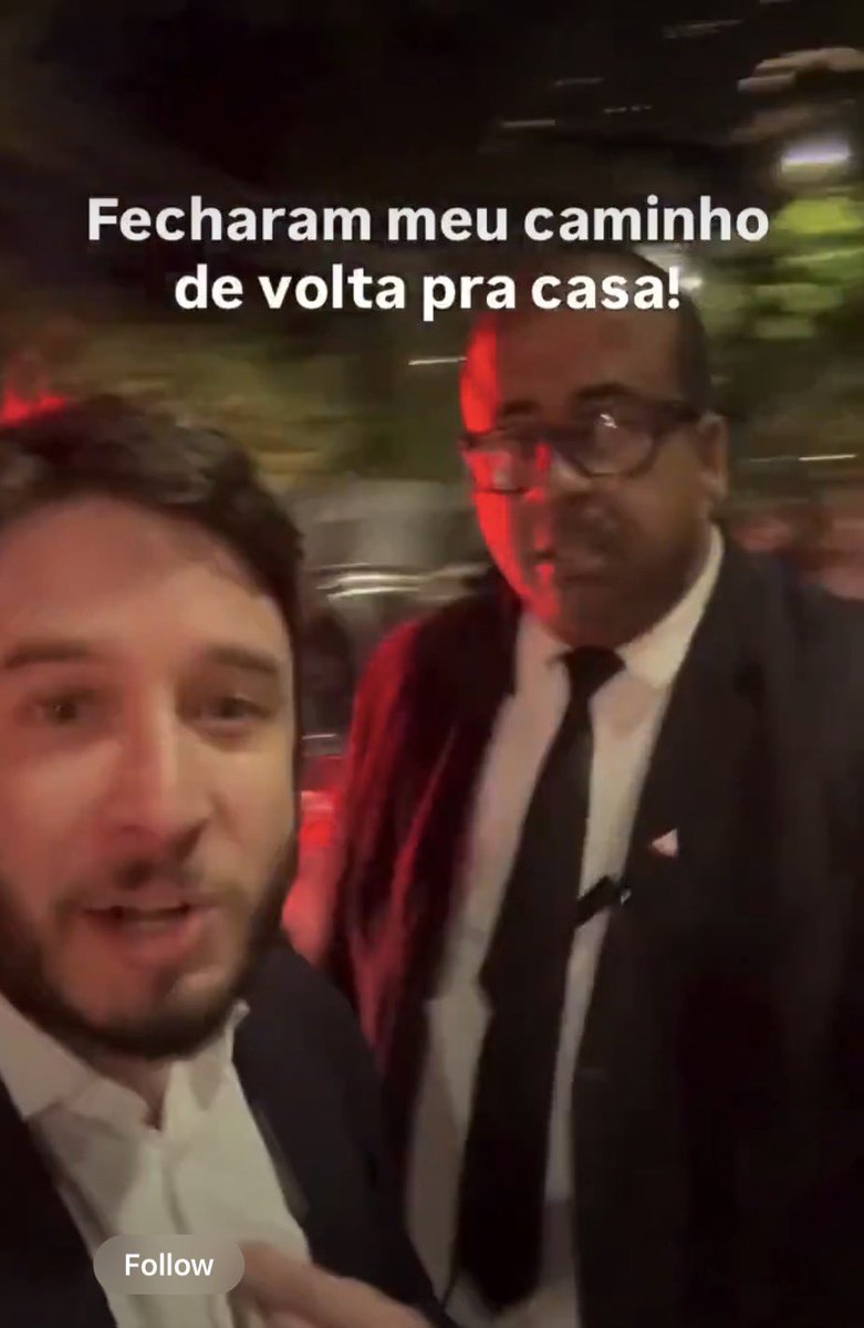 alexcavalcanti's tweet photo. @Jakelyneloiola_ @pierre_160754 Vamos identificar e puxar a capivara. Alguém conhece o 'segurança'? https://t.co/m0XC4b1yxn