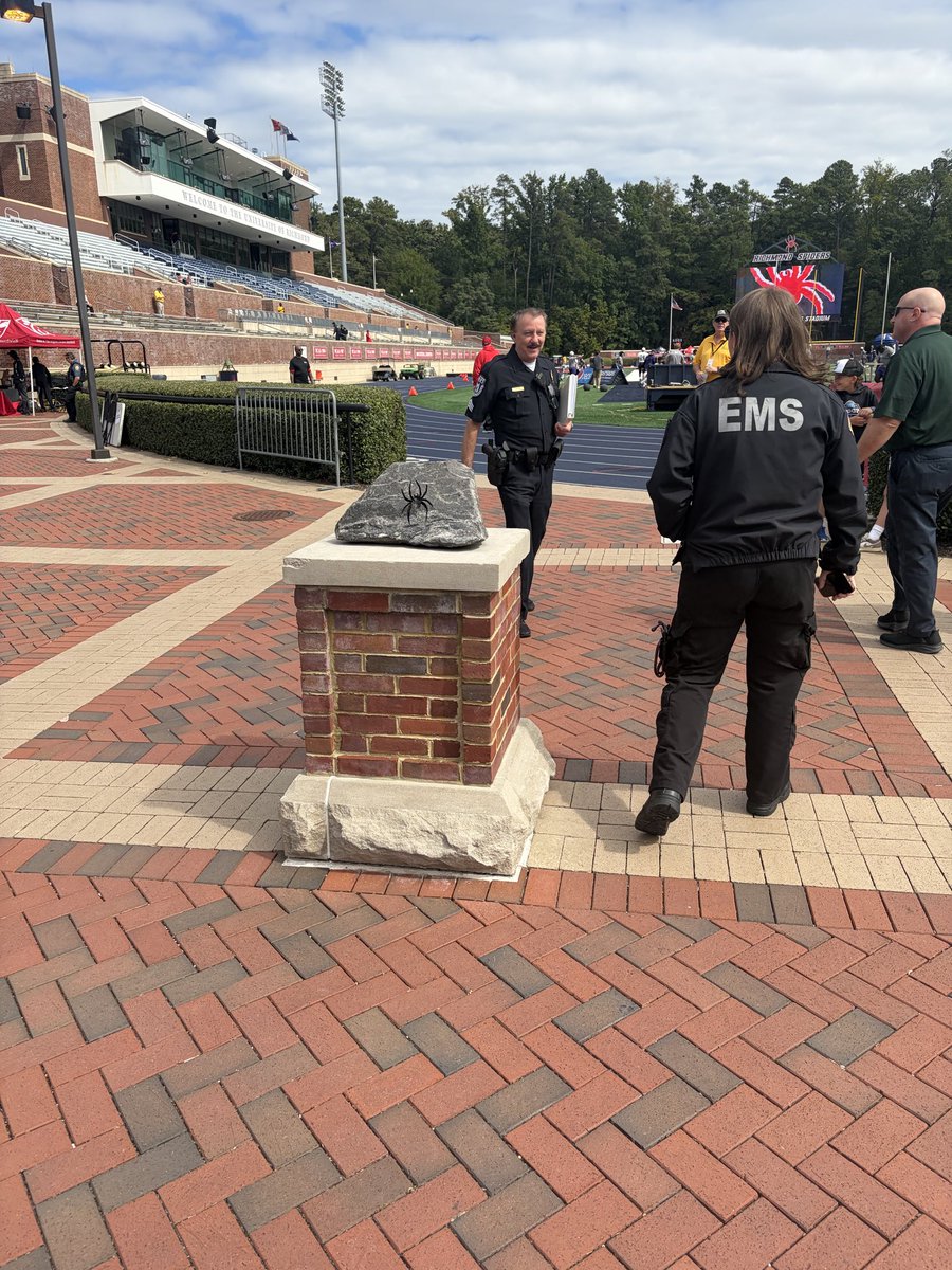Dmthorpe7's tweet photo. Great experience at the University of Richmond football game! 🏈

Appreciated the opportunity to connect with the coaching staff, players, and families and get a better feel for the program. Thank you to everyone who welcomed us and shared their time.

Special shoutout to Coach T Barr for making this visit possible. 🙏🏾

@urichmond @CoachTBarr  🔵@PPathApp 
@elitefootballac @URSpidersFB 
#footballrecruitment