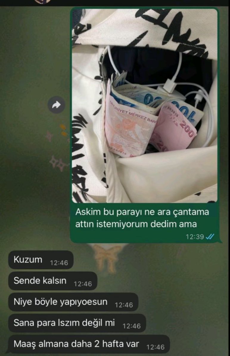 brgailesi's tweet photo. Maaşını almasına 2 hafta kalan sevgilisinin
çantasına gizlice para bıraktı:
"Sana para lazım değil mi, sende kalsın" https://t.co/BWbKp9k67l