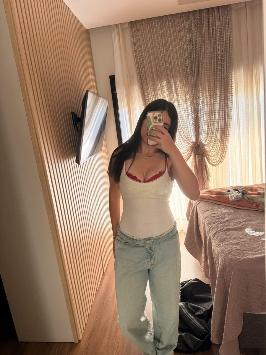 miiakf's tweet photo. amo usar blusa c o sutiã aparecendo https://t.co/TzBbWGJSX5