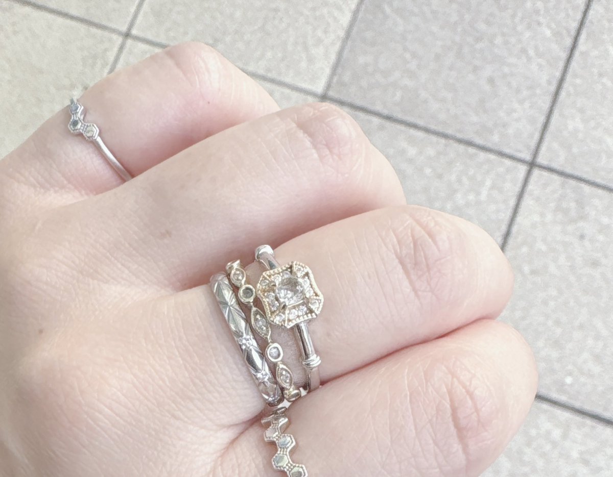 keru_hamu's tweet photo. なぜか誰かに撮ってもらった風になった1枚目

#myjuvelia
#myjuveliaaquamarine
#ガレットリング https://t.co/t2HrtMBdpt