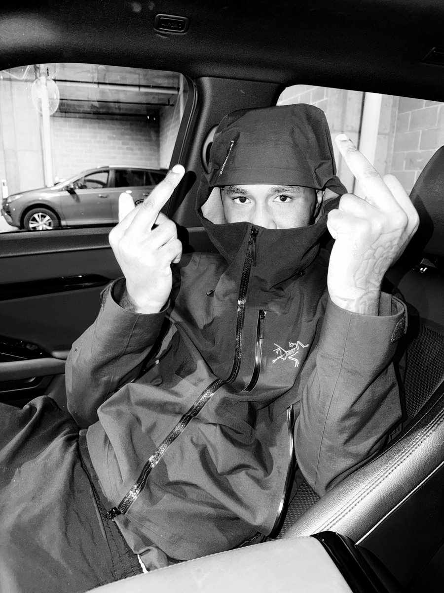 ChinoLOSO_'s tweet photo. 🖤🖤🖤 https://t.co/dGMfvp9KWI