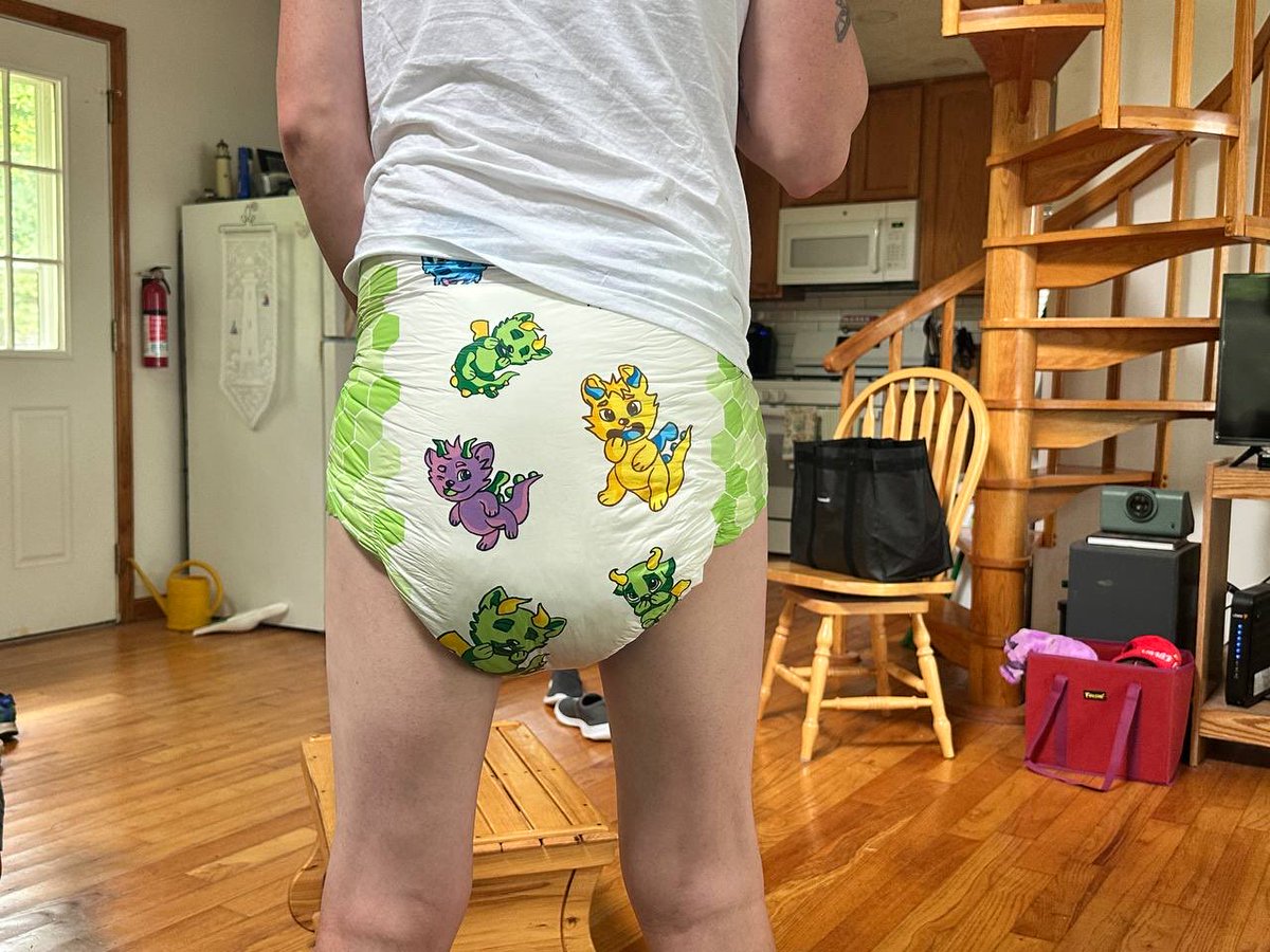 Naughtynursery1's tweet photo. A diaper sooo full, but a heart that feels empty. Message me if you’re in upstate or western ny and are looking to make in person friends! https://t.co/MbLWKSxqwT