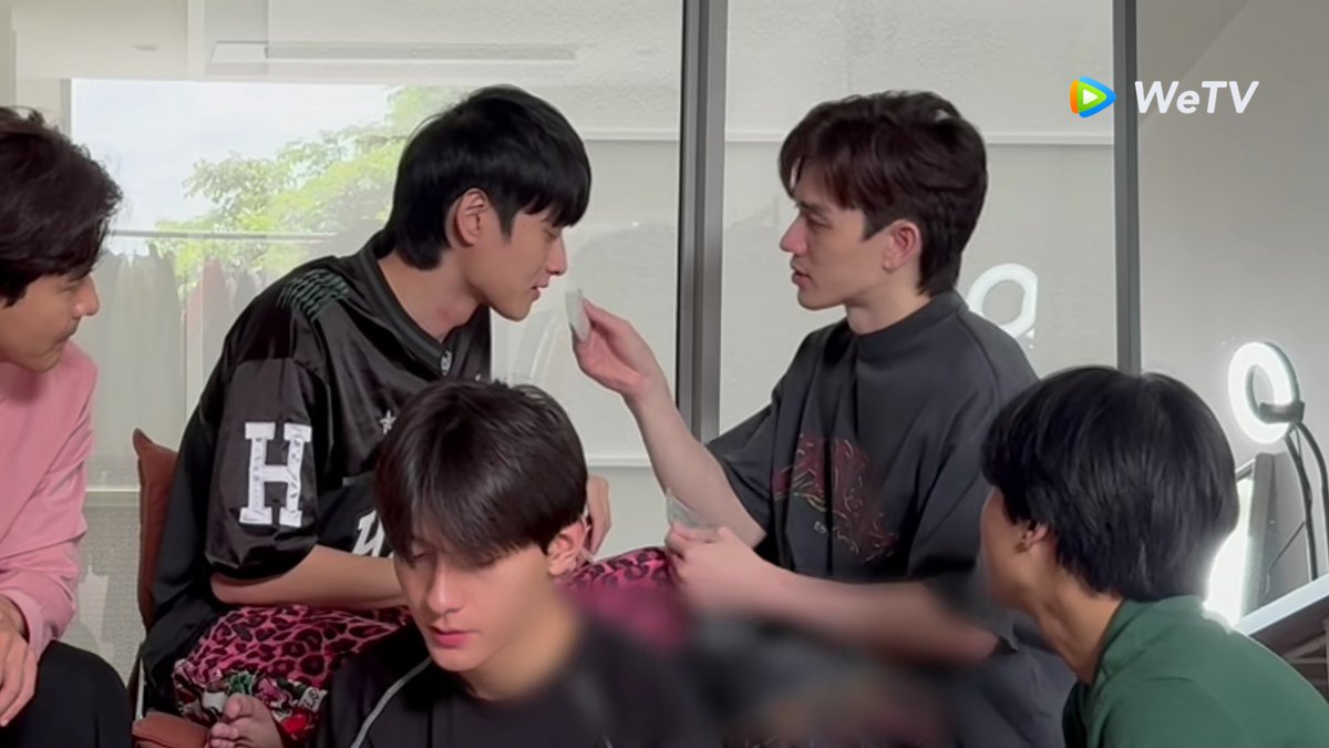 deco_p_manne's tweet photo. 後列のお兄さんたち、ちっとも話聞いてねえwwwwwwwwww
#OOPSBROS #NourTheSeries https://t.co/kaS2XwGrbi