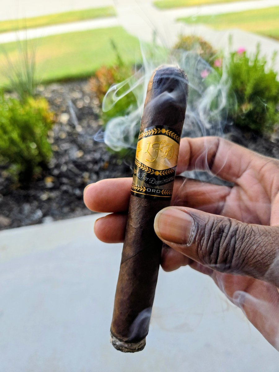 AntMan2270's tweet photo. The reward of a hard day of work the tasty notes are outstanding the citrus chocolate charred oak and coffee is next level.#cigars #cigar #cigarlovers #cigarshow #cigarlife #cigarculture #cigaraficionados https://t.co/5tef5sYXB8