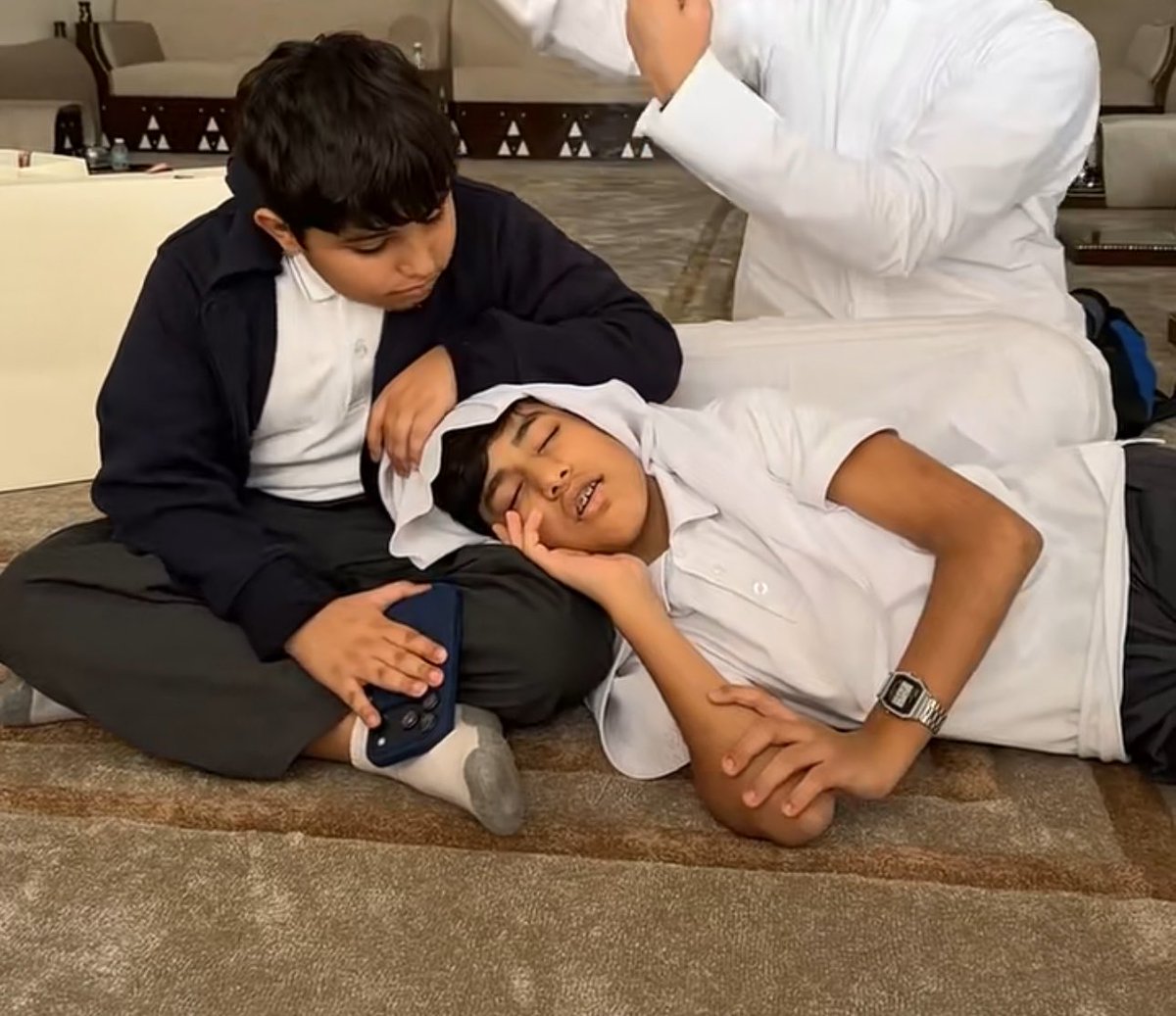Motub_10's tweet photo. احمد وقزيع المحبه واضحه جداً ماشاءالله الله يزيدها ولا يغيرها بينهم ويعمي يعون حسادهم و اللي يبي يفرقهم 🤍 https://t.co/ce8166rWge