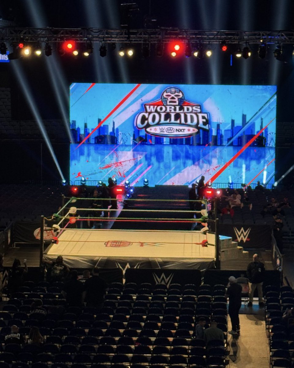 TIMWrestling's tweet photo. Le pusieron muchas ganas al escenario de #WorldsCollide https://t.co/pTPuOinB2g