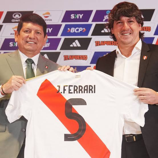 Francosus1's tweet photo. Estamos viviendo la peor epoca en la historia del futbol peruano. Nunca habimos sido tan malos. La peor selección en sudamérica, la peor cantera, el peor desarrollo de liga. Todo esta mal por ese tonto afán de beneficiar a algunos https://t.co/gj9bP3McxT