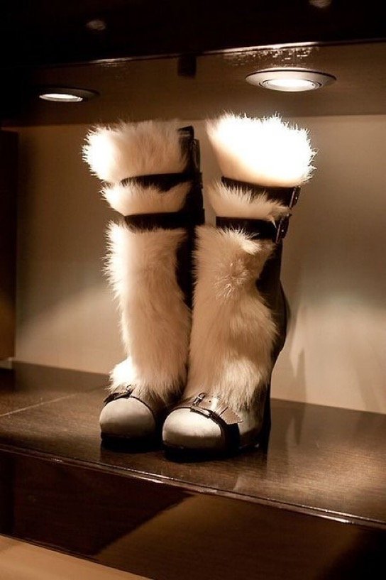 galactamelanin's tweet photo. alexander mcqueen hoof boots f/w 2012 🤍 https://t.co/NSxqixHC1N