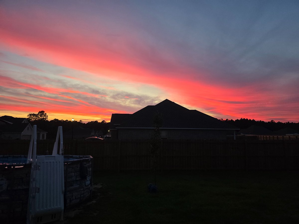 mandyLjohns1's tweet photo. So pretty tonight https://t.co/4lm1smPu6F