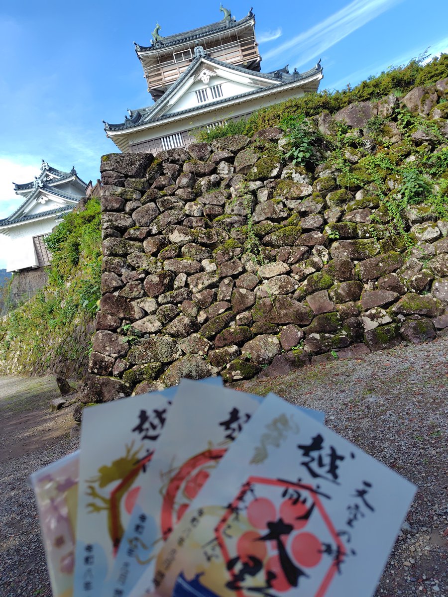 sawahiko54's tweet photo. 越前大野城
御城印（各300円）＆御城印帳（3300円）ゲットー👍
御城印知らない間に新しくなっているような😁 https://t.co/57KPZlJd65