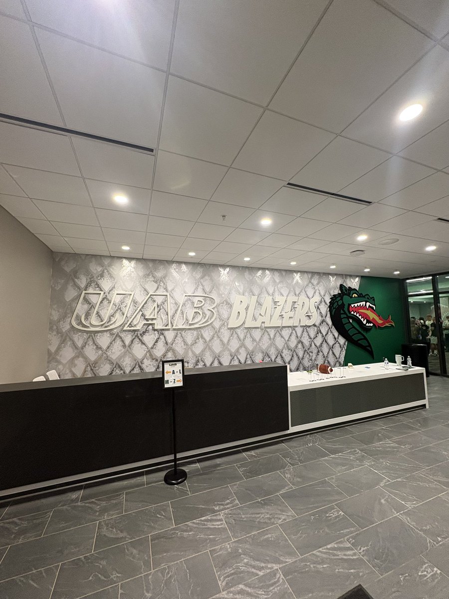 EilerKing10's tweet photo. I had an amazing time yesterday at the UAB game! So thankful for the staff and everyone that made it such an enjoyable experience! Thank you @CoachD_Mitch for having me out!
@sjhhsfootball @FrithRobert https://t.co/PUNPucL9Ts
