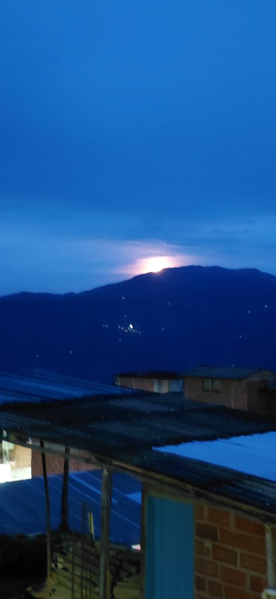 soydeituango's tweet photo. Nos escriben ✏️ Buenas noches, desde el hermoso balcon del  norte Toledo Antioquia  a esta ⏱️saludos. 🌝♥️🙋🏻‍♀️ https://t.co/VaXgd15KQg