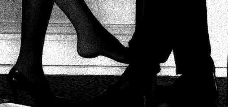 Roekayasa's tweet photo. ▋𝗦𝗨𝗡, 𝟮𝟳 𝗦𝗘𝗣 𝟮𝟬𝟮𝟲
cw // nudity, intercourse, sexual tension, infidelity

I kissed her as soon as the empty break room was locked behind us. My lips met hers instantly—sweet, warm, like an addiction I’d been missing for too long. https://t.co/MdTcweyog6