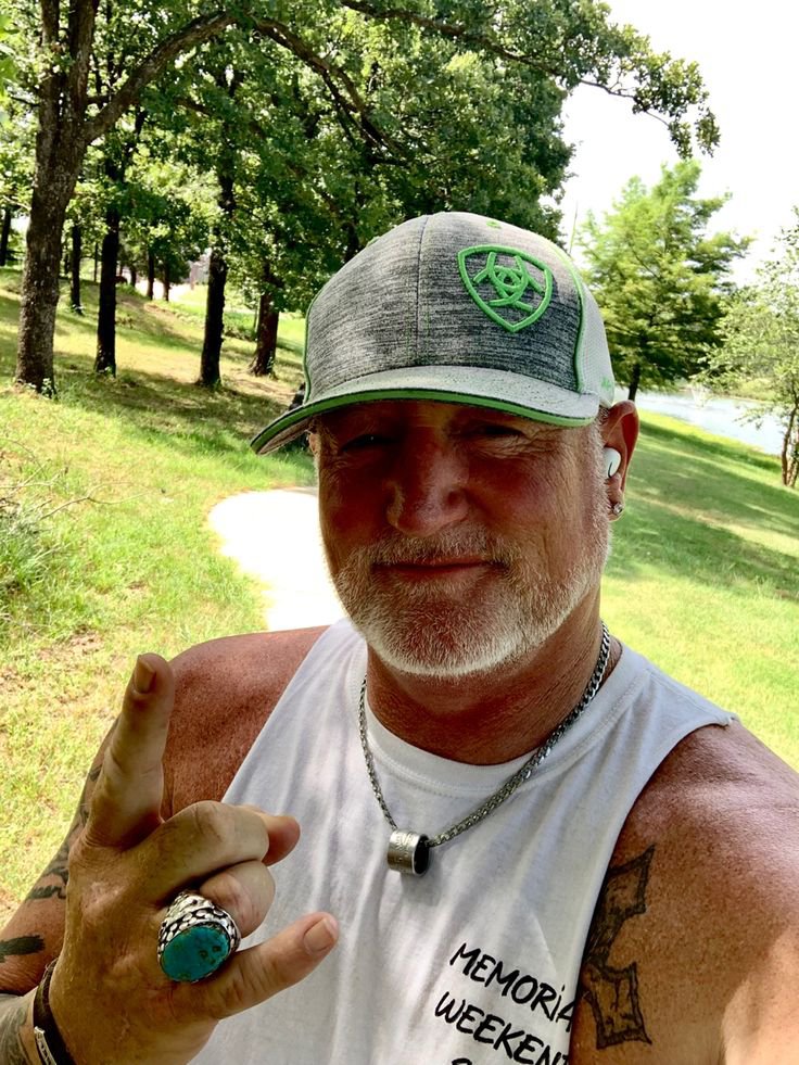 BlakeDawson54's tweet photo. Hello x, how are you doing today ? I would love to connect privately #DatingOver50 #SingleAndHappy https://t.co/gT3l96YA3b