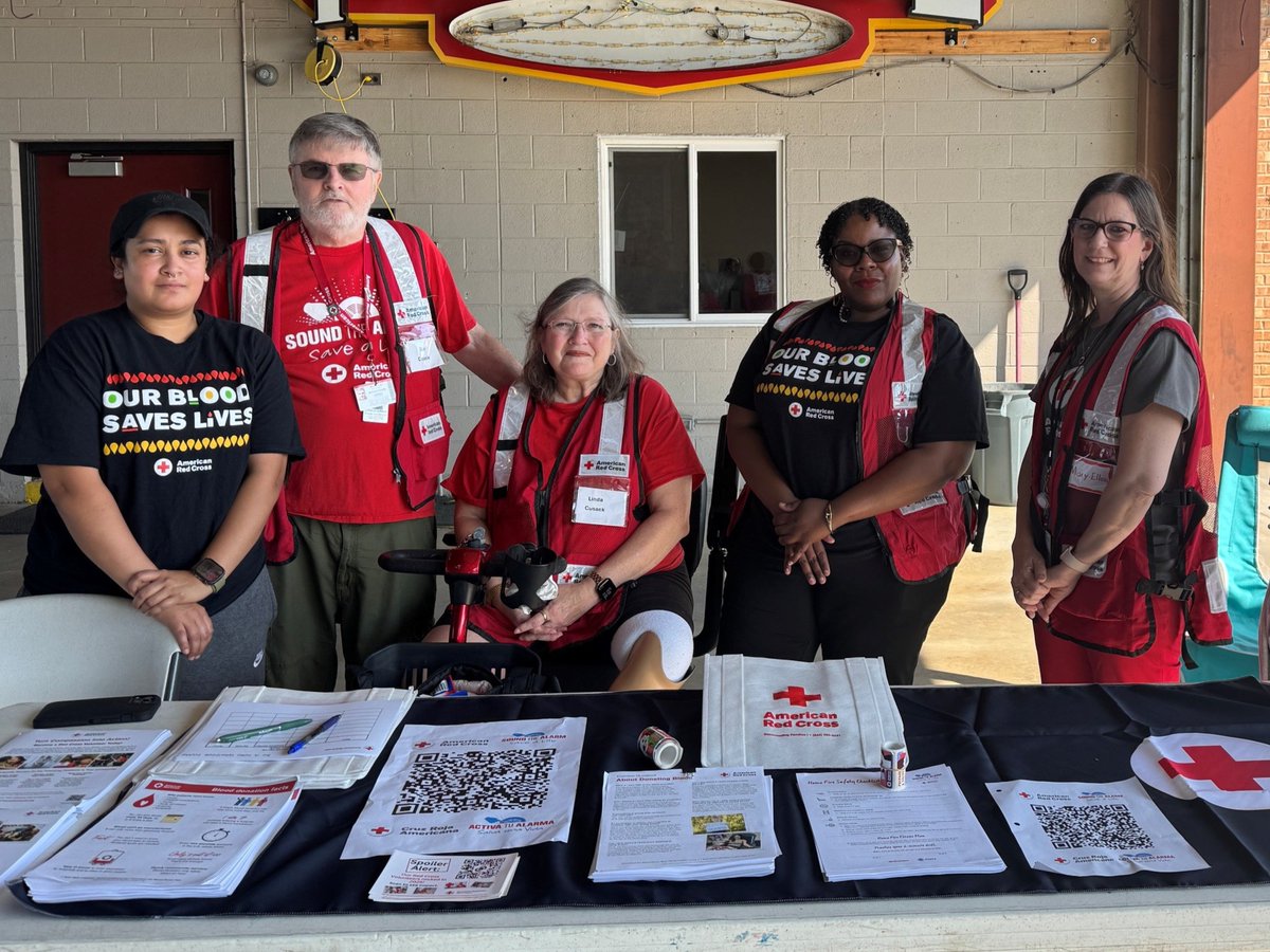 RedCrossIL's tweet photo. Our volunteers are the heart of the Red Cross! Whether answering the call after a disaster or proudly representing us at community events, their time and compassion make a difference every day.

Inspired to join them? Find your place on our team: https://t.co/D8G4FZ2cIf https://t.co/Ry4eKOLc1M