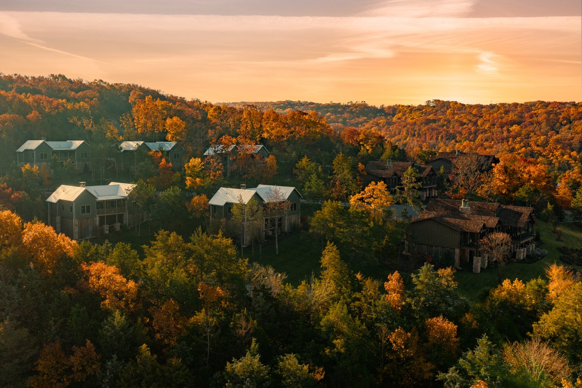 VisitMO's tweet photo. Branson does overnight stays differently. ⛺

At Camp Long Creek at Big Cedar Lodge, glamping tents, cabins and lakeside views turn where you stay into part of the adventure.

Find more unique places to stay: https://t.co/mHWLAsrInB

— Mo 

📍 Camp Long Creek at @BigCedarLodge https://t.co/u6LBFoYlS4