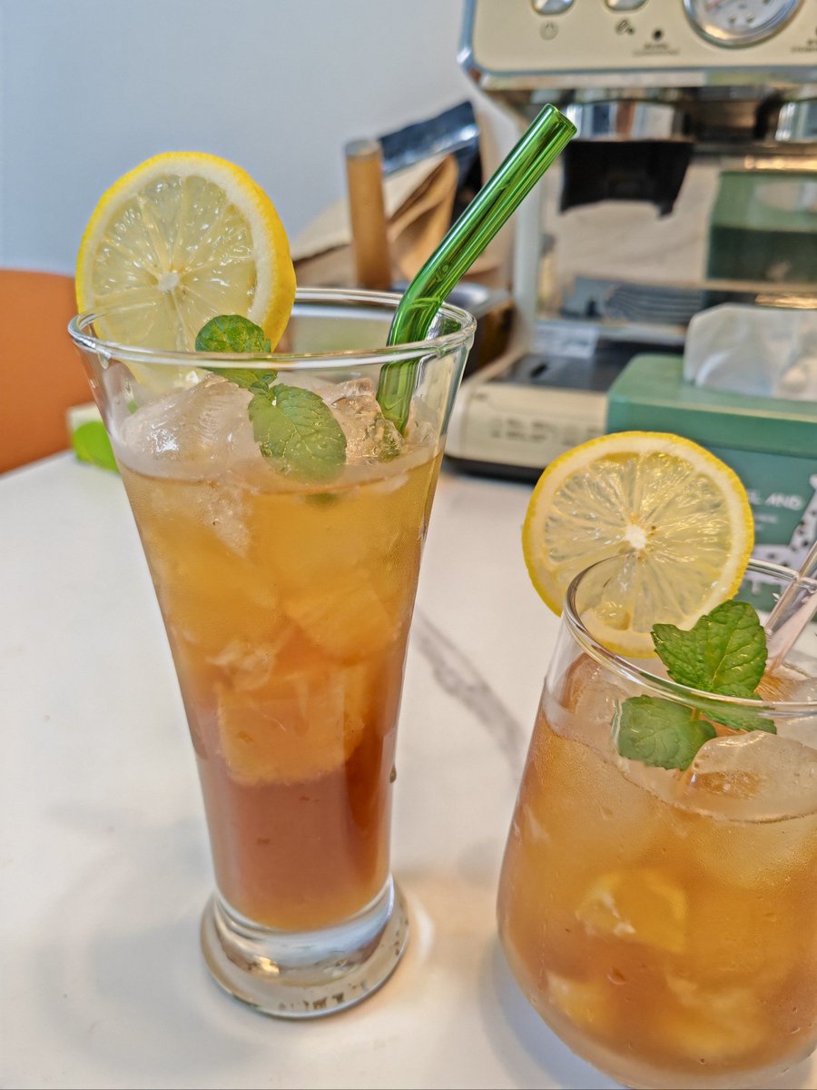JuliElling8vr's tweet photo. [Beat the summer heat with iced honey lemon tea! Steep black tea, add fresh lemon juice u0026 a spoonful of honey, chill, and sip away the warm vibes!]， https://t.co/3j0DKVtCWj