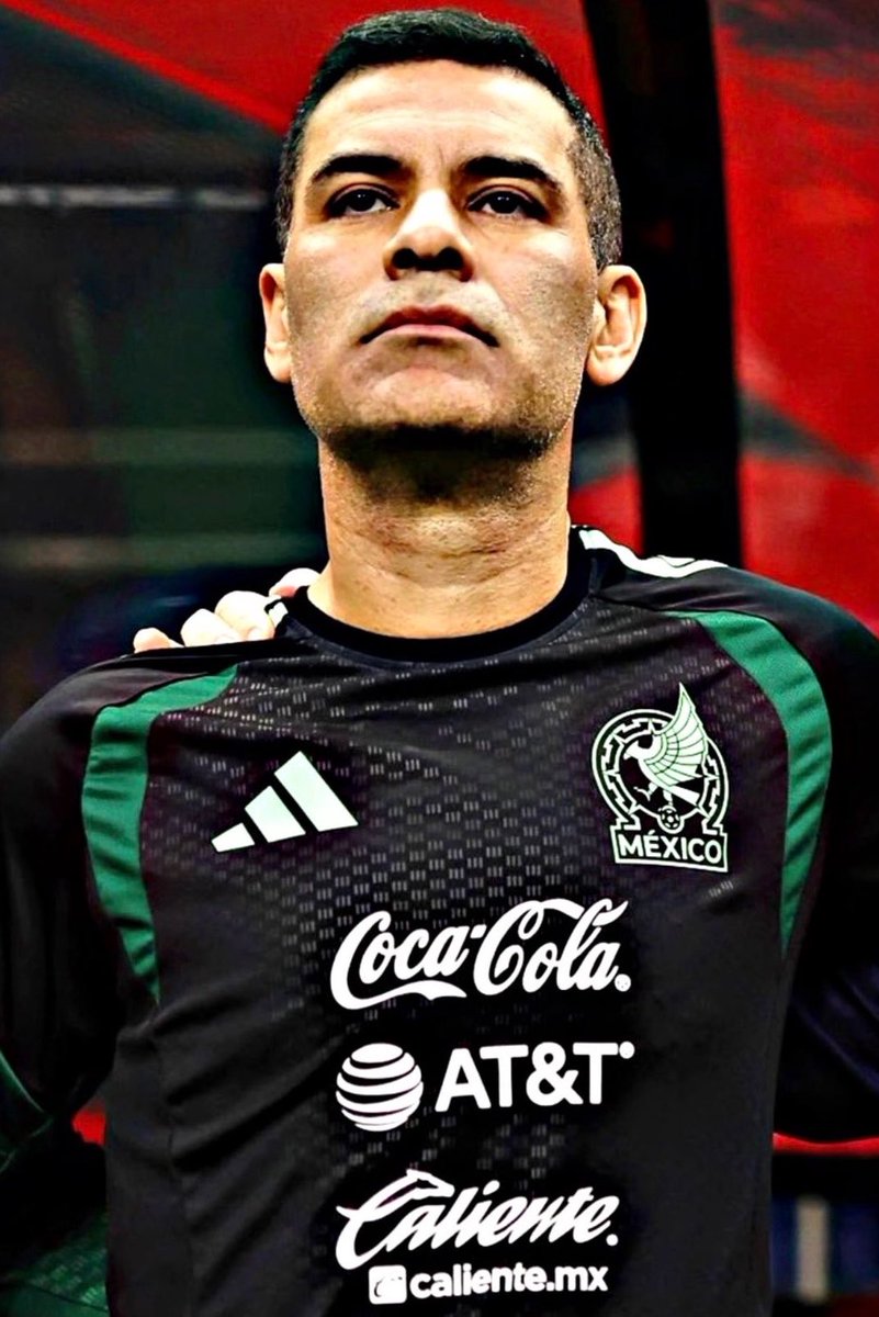 AllFutbolMX's tweet photo. 🚨🤯 BREAKING: Rafa Marquez has officially named JOHAN VASQUEZ the NEW CAPTAIN of the Mexican National Team. 

“Johan is my captain, he has earned it.” ❤️👏🏼 https://t.co/zEgAxTd3JQ