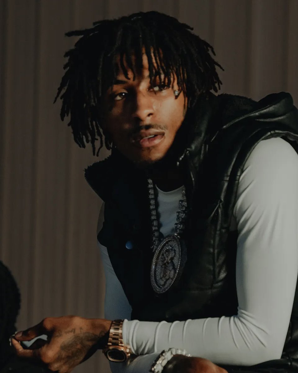 PrysmMusic's tweet photo. Only three artists hit #1 on the Billboard 200 from behind bars:

NBA Youngboy, Lil Wayne, 2Pac 🎤 https://t.co/TOECg5pg5T