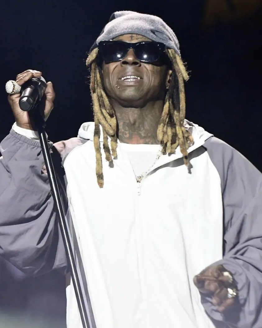 PrysmMusic's tweet photo. Only three artists hit #1 on the Billboard 200 from behind bars:

NBA Youngboy, Lil Wayne, 2Pac 🎤 https://t.co/TOECg5pg5T