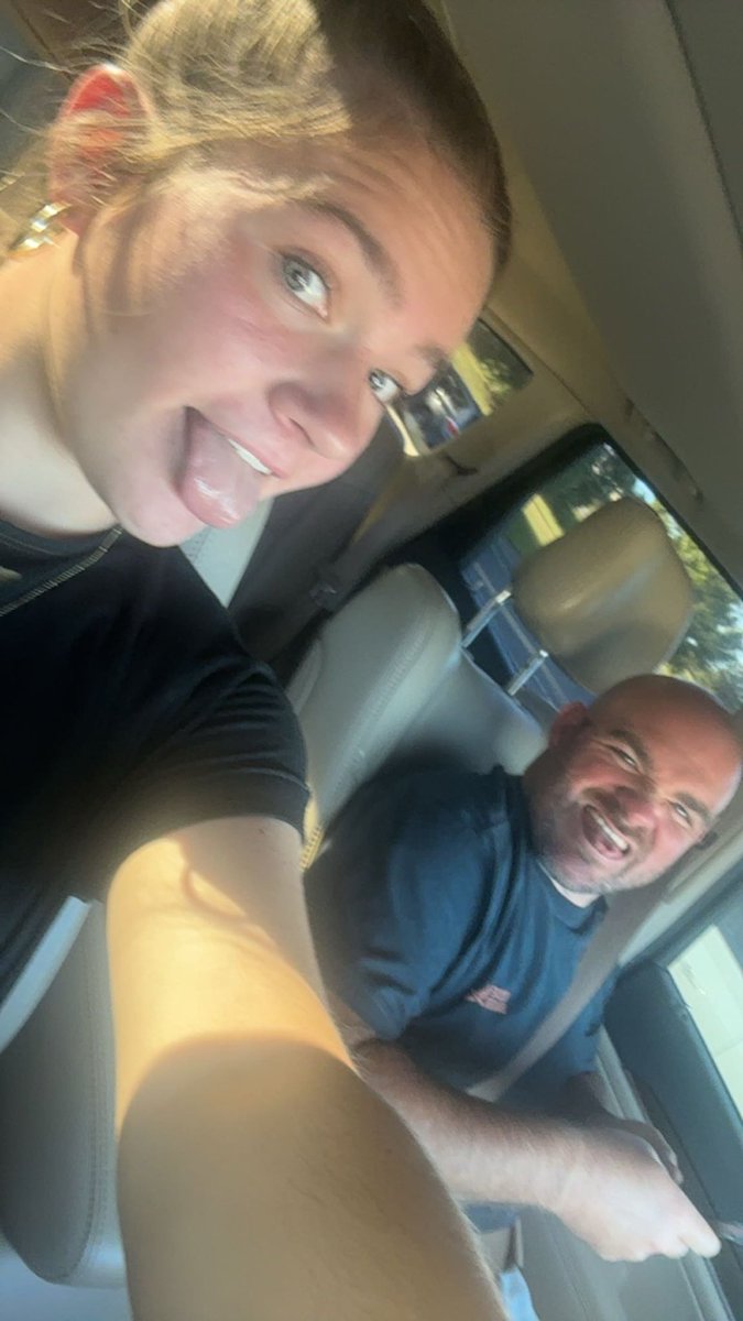 SelahAdams2028's tweet photo. Fun day watching softball with my dad. Great job today @GSCSoftball @Coach_Hatt @ronnie_shipman https://t.co/WSoKrv6ANX
