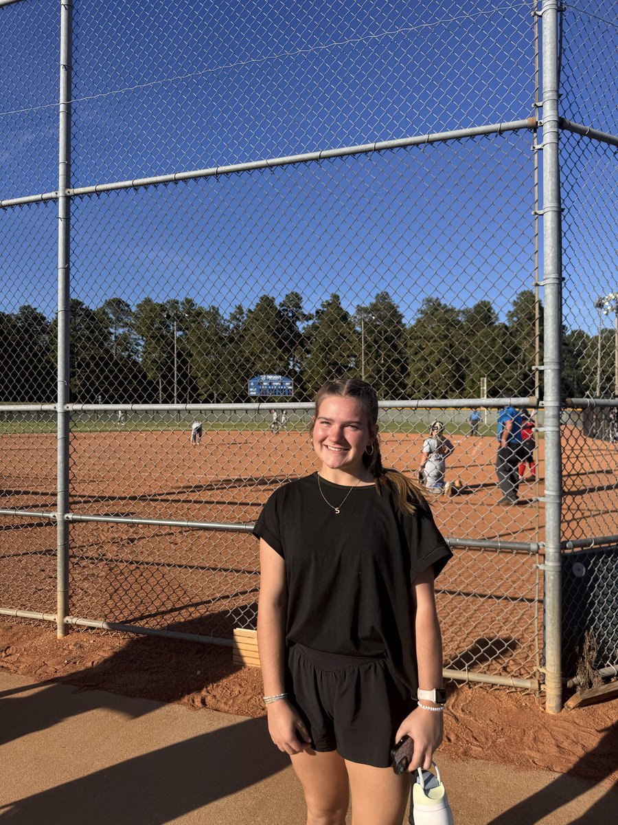 SelahAdams2028's tweet photo. Fun day watching softball with my dad. Great job today @GSCSoftball @Coach_Hatt @ronnie_shipman https://t.co/WSoKrv6ANX
