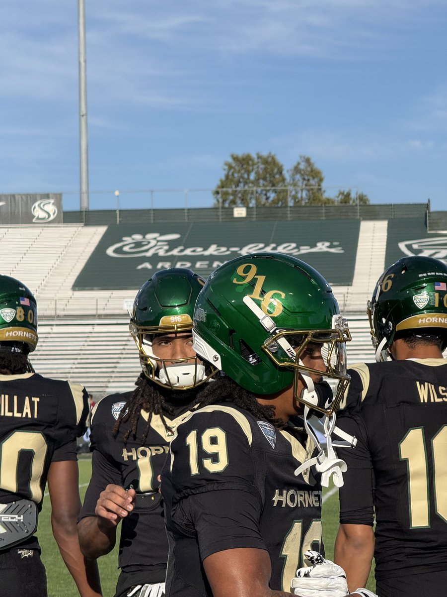 JackBDann's tweet photo. close-up of the helmets: https://t.co/rKlihZ08gk