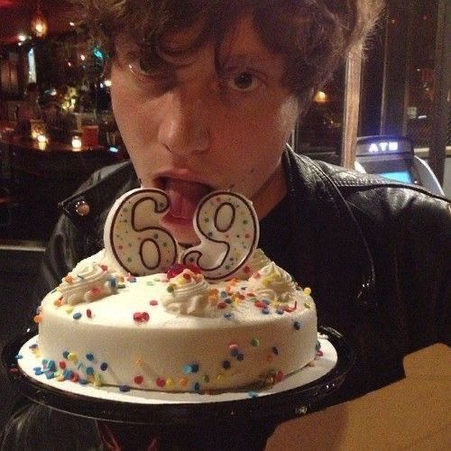 fikeclairo's tweet photo. @storysonstage HAPPY FREAKKKKING BIRTHDAY https://t.co/OZ80Z6HSgz
