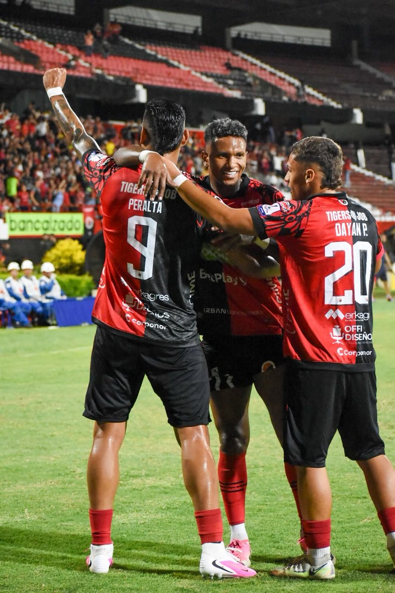 CucutaDeportivo's tweet photo. Segundo gol para @Cucutaoficial @CucutaDeportivo 2 Berdugo anota de penal sobre @ClubLlanerosFC Peralta había puesto la ventaja. Final del primer tiempo @Cucutaoficial @CucutaDeportivo 2 @ClubLlanerosFC 0 Foto: Johan García @Johan_Manuel https://t.co/gCavP2ISb9