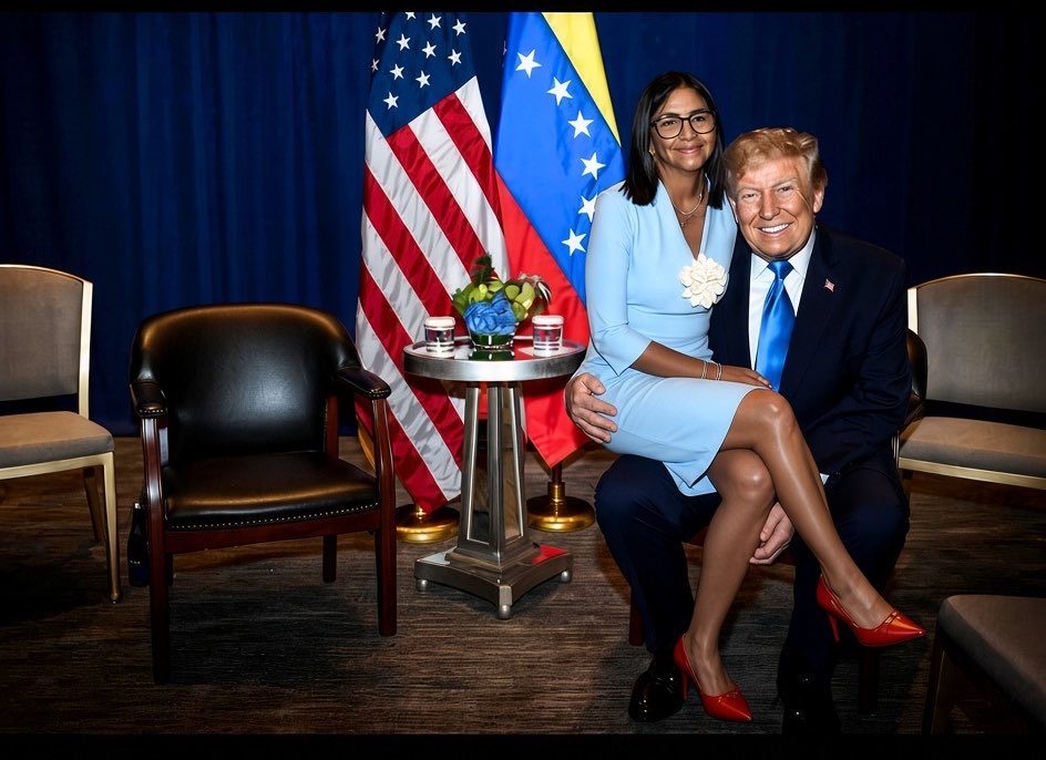 ItsAlvaroRuiz's tweet photo. @PedroKonductaz Eh.. corrección, murieron CUBANOS, los escoltas de maduro porq ten la plena seguridad que todo Venezolano que estaba ahí les dieron la orden de irse pa su casita a dormir tranquilito y sino me creen pregúntenle a Mario Silva. https://t.co/v0U3Vj5F2n