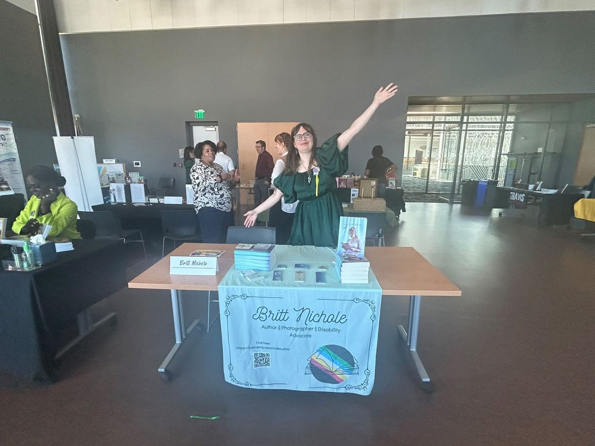 antheminmyheart's tweet photo. Author symposium at the Dayton Metro Library :)
#debutnovel #firstbook #daytonohio #bookfair #debutauthor https://t.co/UUT93ImyF9