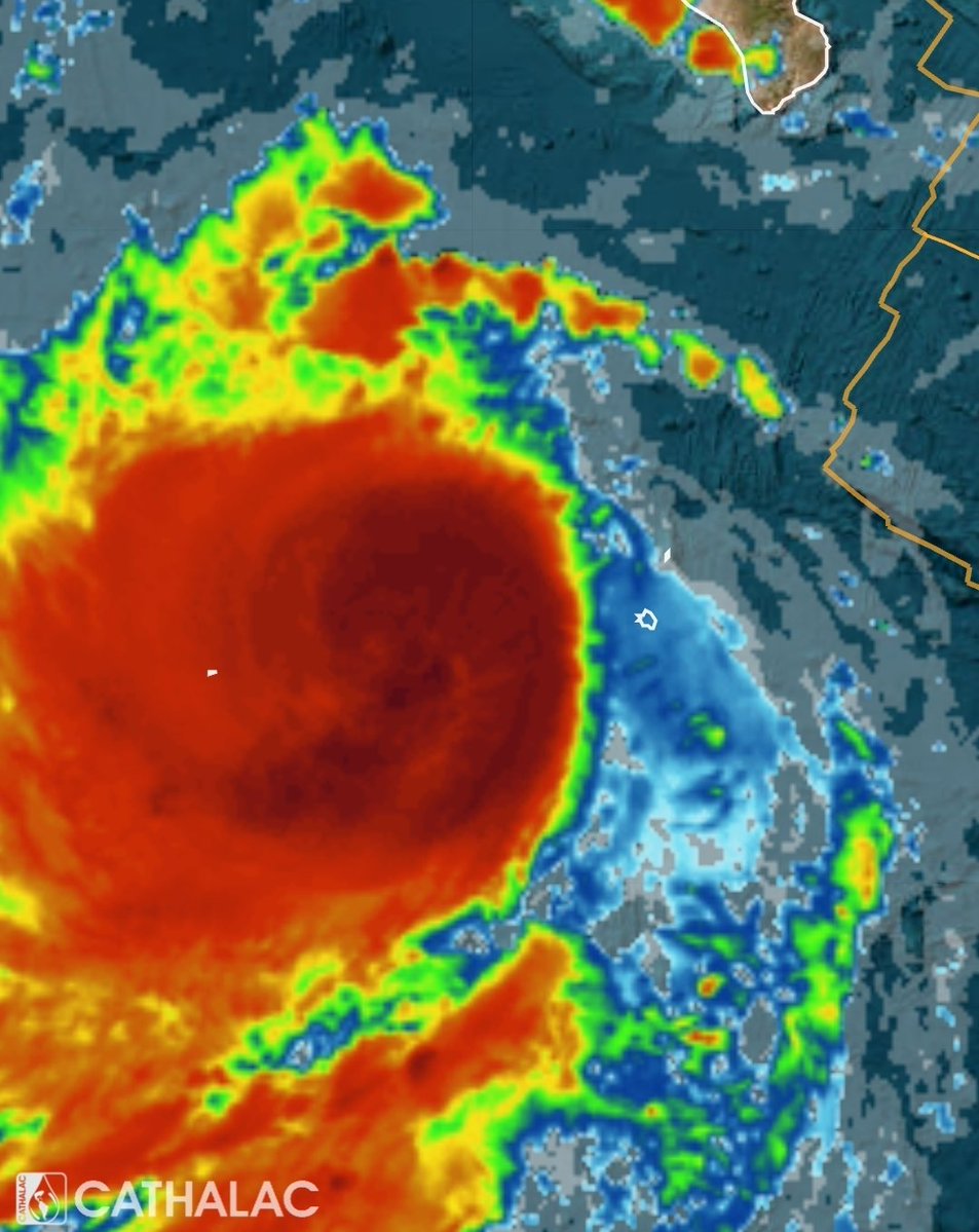 Don_mandin's tweet photo. Hola amigos! Gracias por sus buenos deseos, un huracán categoría 5 no es para menos, lo cierto es que las Instalaciones del Sector Naval de Isla Socorro fueron construidas para soportar este tipo de eventos, mis compañeros y yo estamos bien y la casa sin daños. #HuracánPolo https://t.co/jfAaW3IGGs