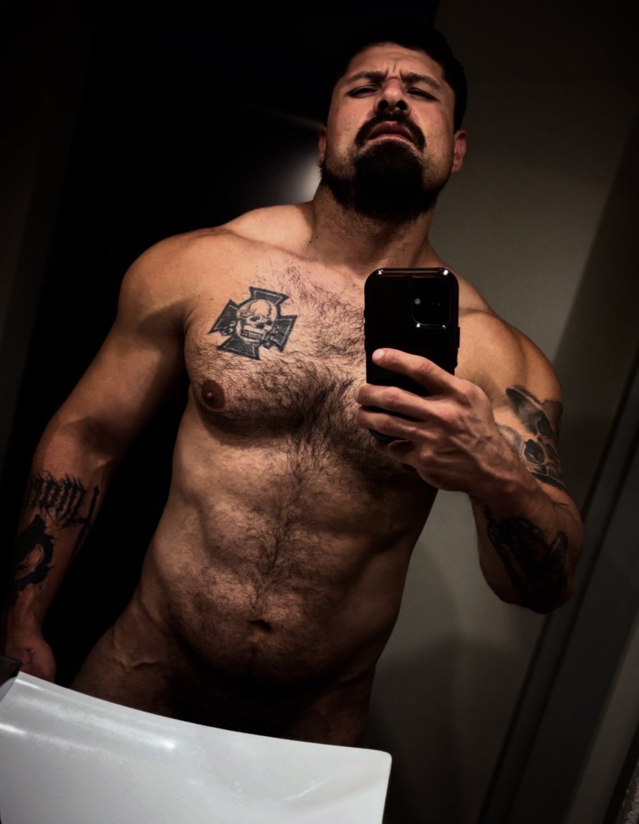 Ferdelarossa91's tweet photo. Hola hola 🥵 https://t.co/UHCSEFeSRv